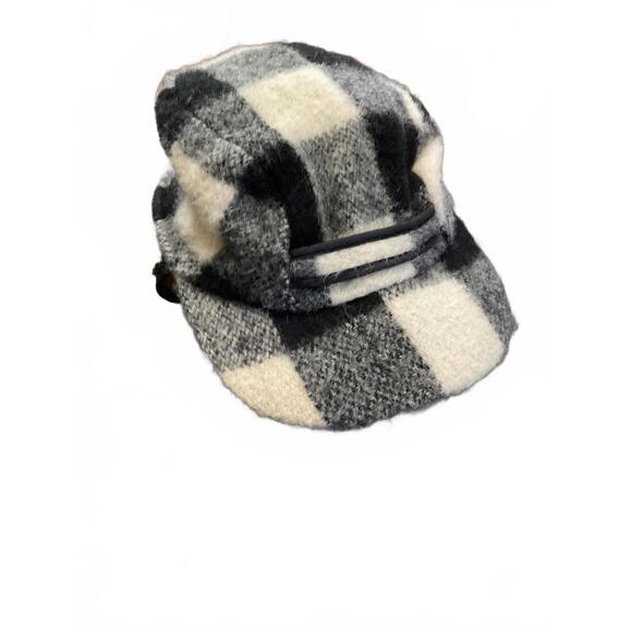Accessories - Vintage Cozy Black and White Plaid Wool Hat - Size 7 1/2